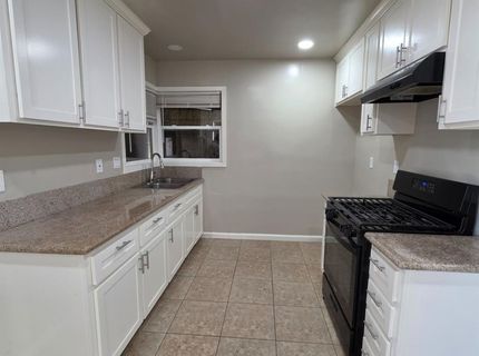 5748 Nina Way, Sacramento, CA 95824 Photo