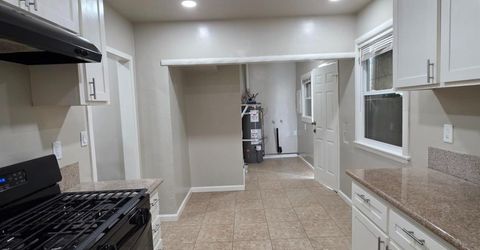 5748 Nina Way, Sacramento, CA 95824 Photo