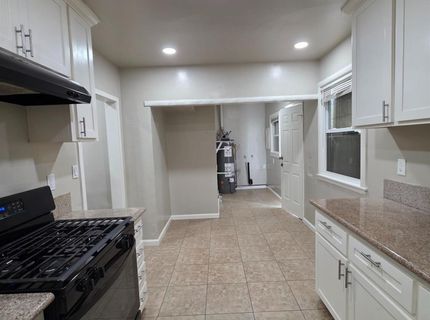 5748 Nina Way, Sacramento, CA 95824 Photo