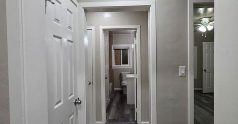 5748 Nina Way, Sacramento, CA 95824 Photo