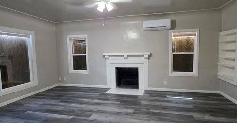 5748 Nina Way, Sacramento, CA 95824 Photo