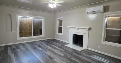 5748 Nina Way, Sacramento, CA 95824 Photo