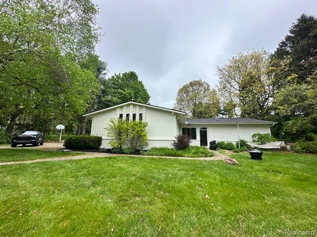 11221 Meadowood Drive, Brighton Township, MI 48114 Main Photo