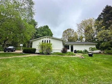 11221 Meadowood Drive, Brighton Twp, MI 48114