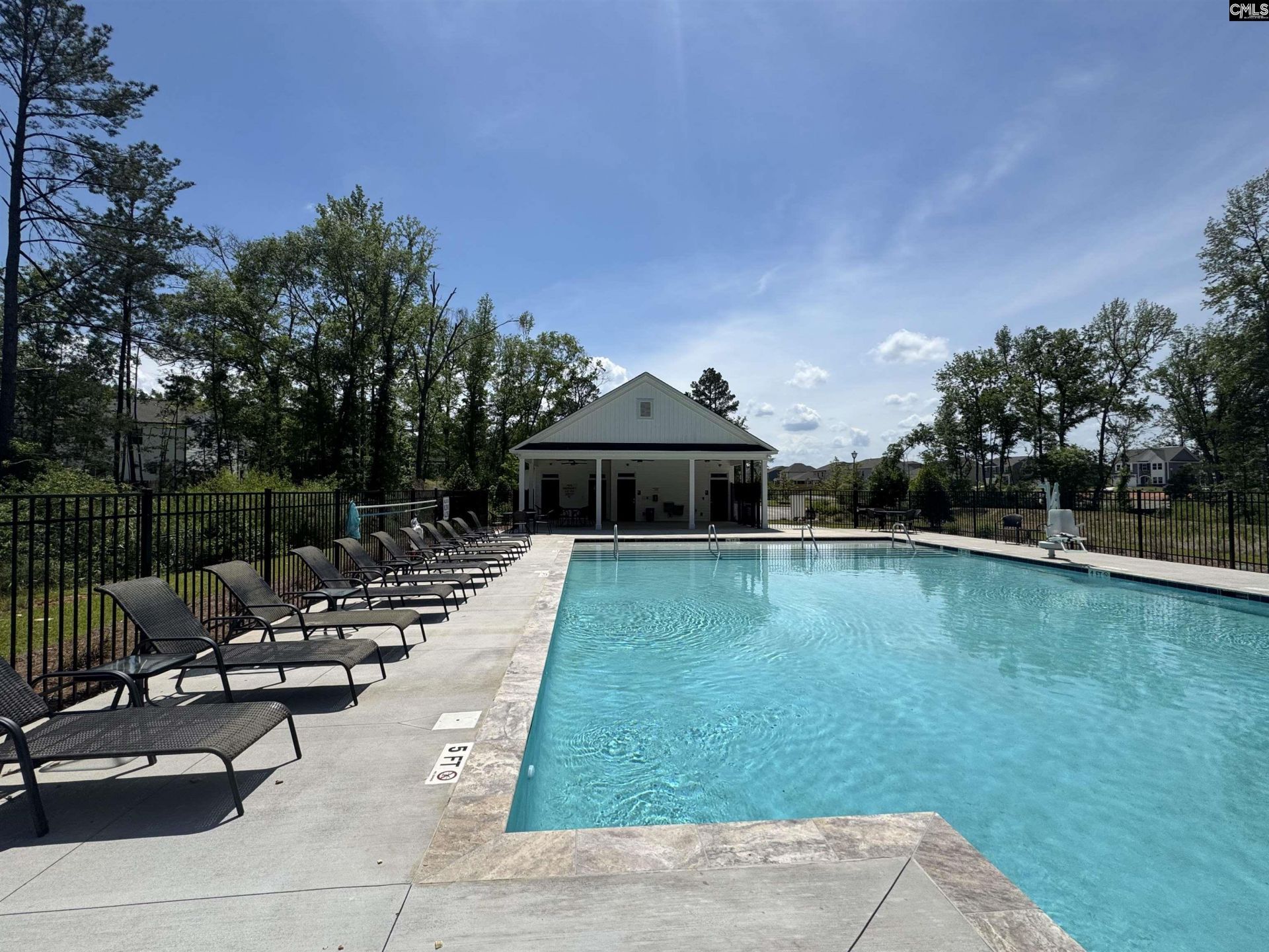 614 Griffon Drive Photo 32