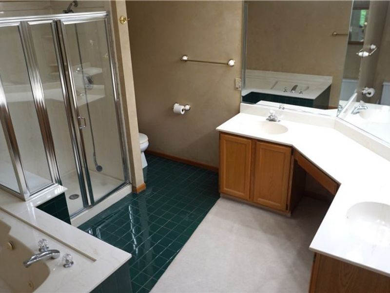 16801 Orchard Grove Drive, Middleburg Heights, OH 44130 Photo 16