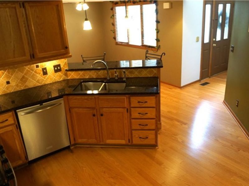 16801 Orchard Grove Drive, Middleburg Heights, OH 44130 Photo 3