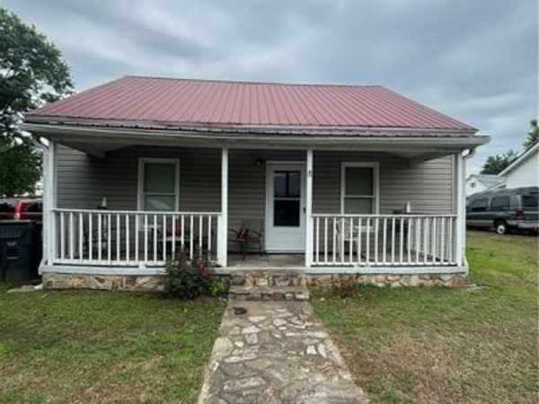 8 Walnut Street , Aragon, GA 30104