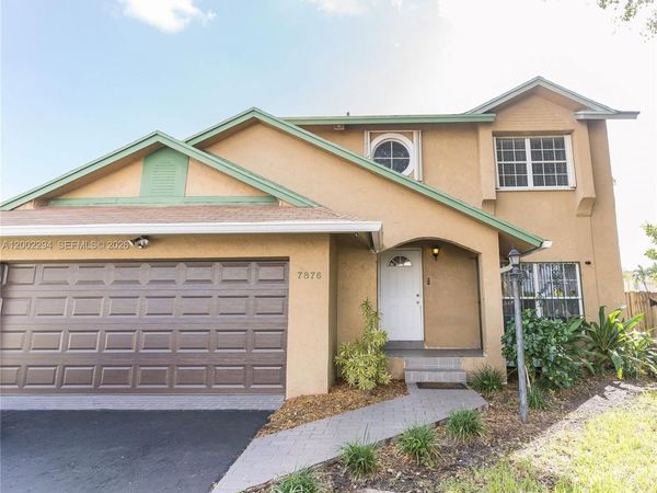 7876 NW 189th St , Hialeah, FL 33015