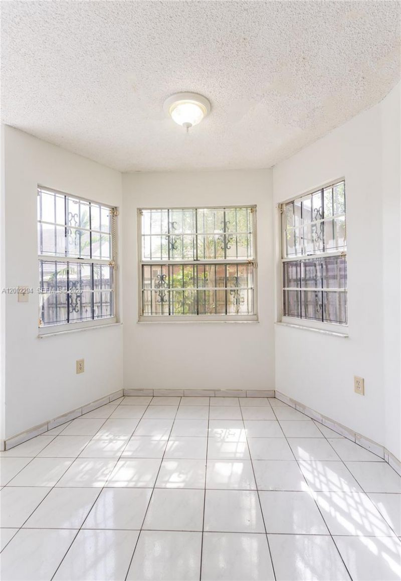7876 NW 189th St , Hialeah, FL 33015 Photo