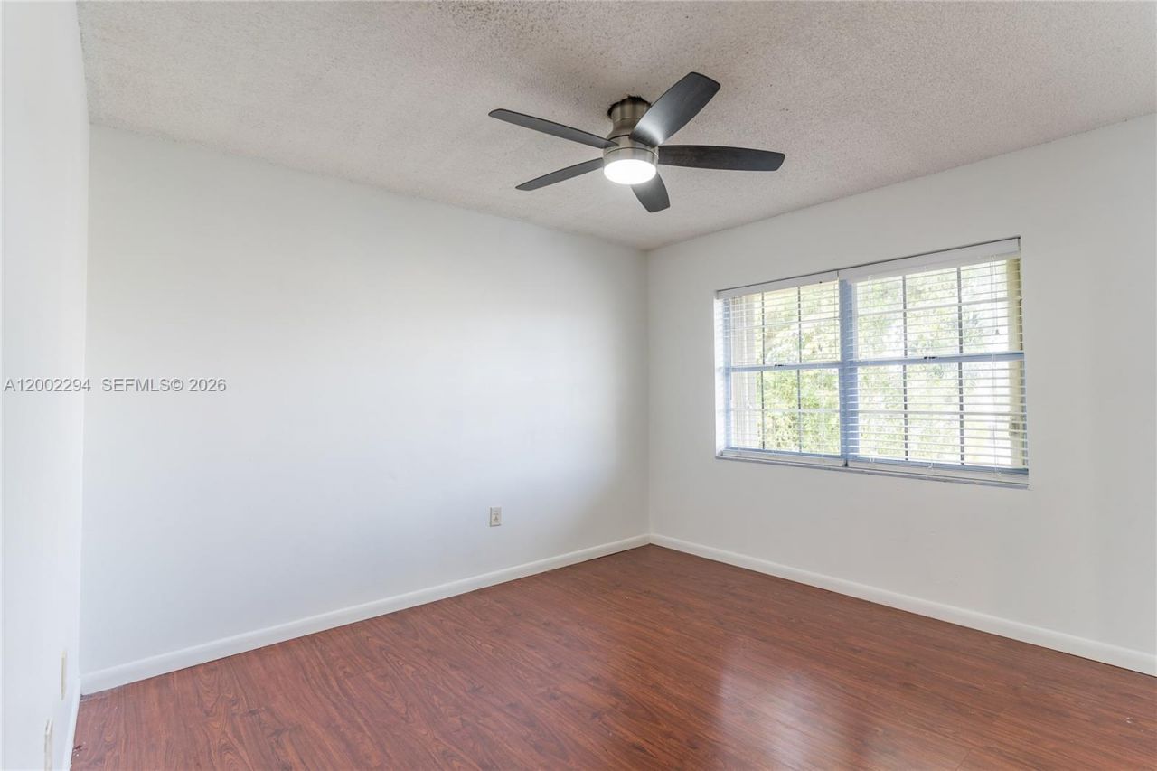 7876 NW 189th St , Hialeah, FL 33015 Photo