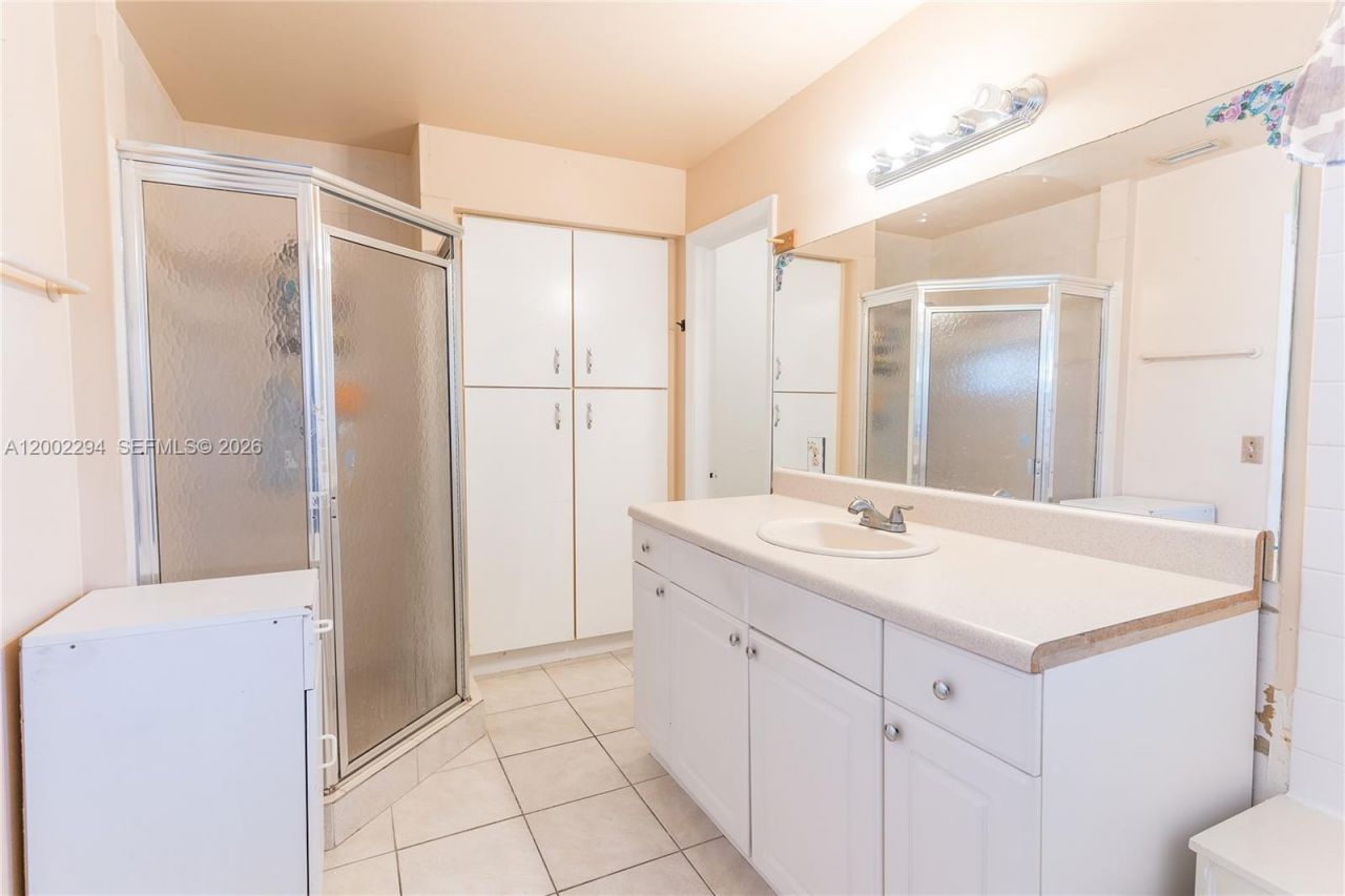 7876 NW 189th St , Hialeah, FL 33015 Photo
