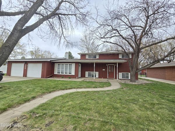 1248 CRESTVIEW DRIVE, Watertown, SD 57201