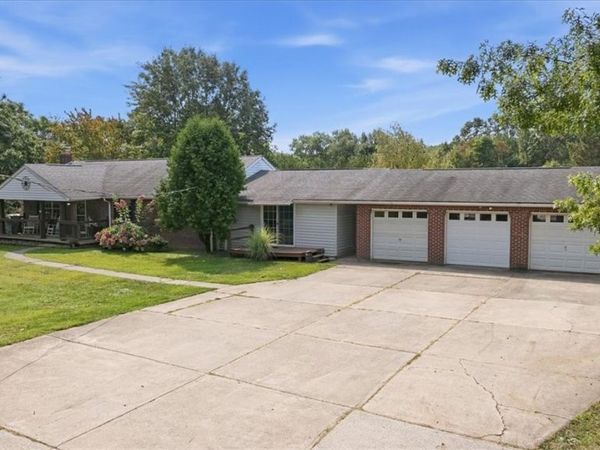 130 Fobes Dr , Clinton, PA 15026
