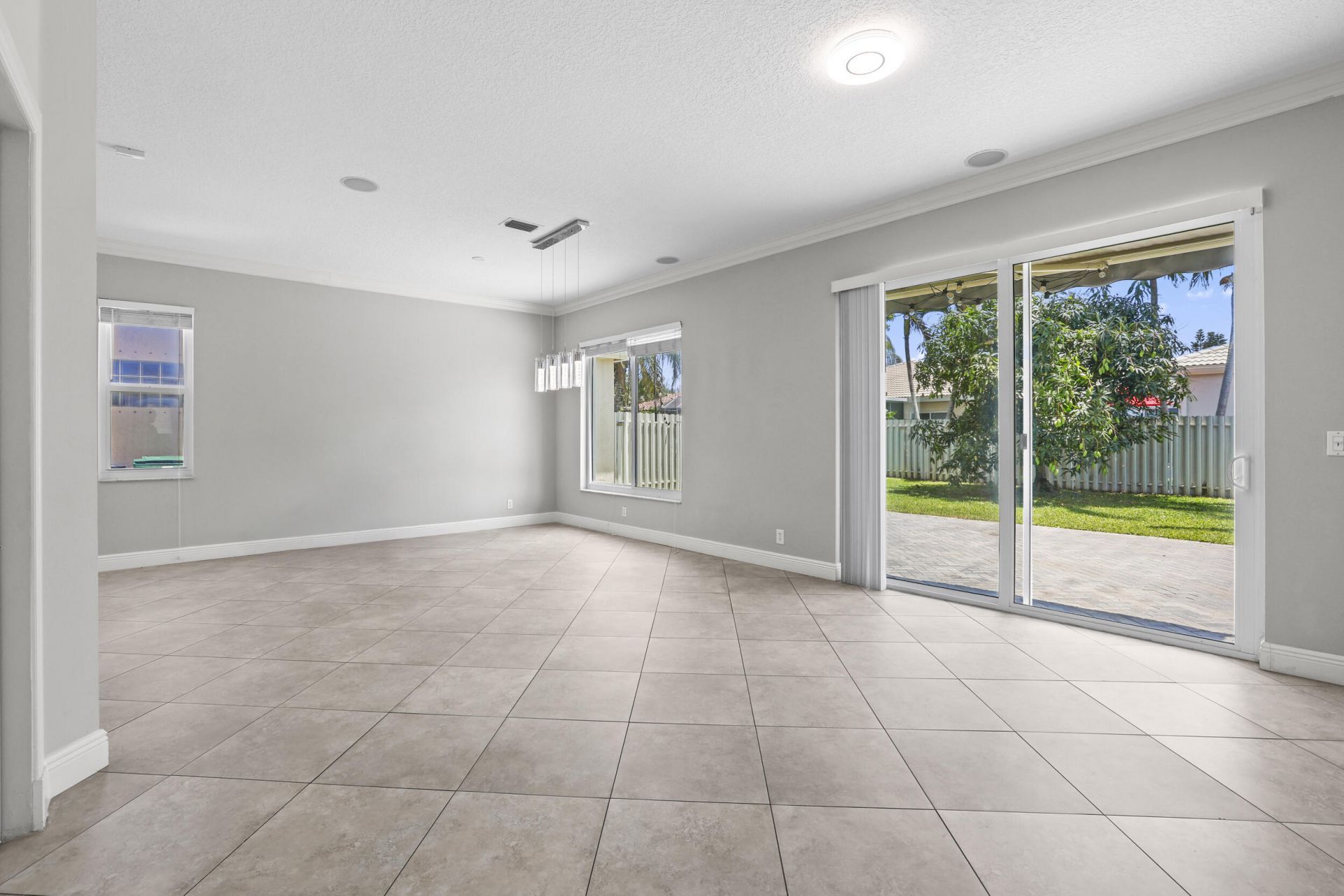 6878 NW 33rd Street, Margate, FL 33063 Photo