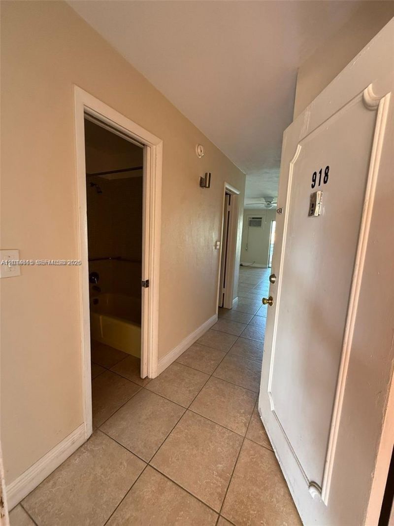18707 NE 2nd Ave , Unit 918, Miami, FL 33179 Photo