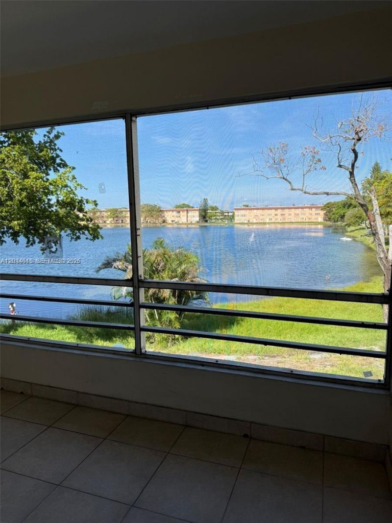 18707 NE 2nd Ave , Unit 918, Miami, FL 33179 Photo