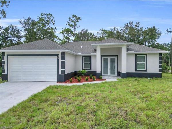 816 Lake AVE , LEHIGH ACRES, FL 33972