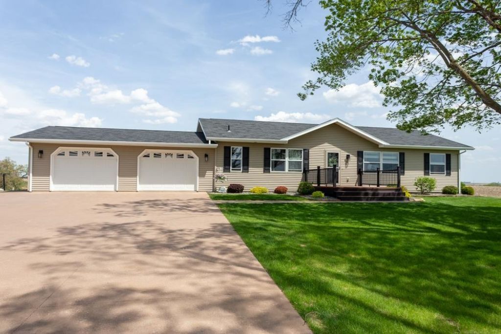 11244 Settlement Road, Cassville, WI 53806 Main Photo