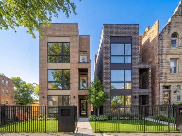 4208 S Calumet Avenue, Unit 201, Chicago, IL 60653