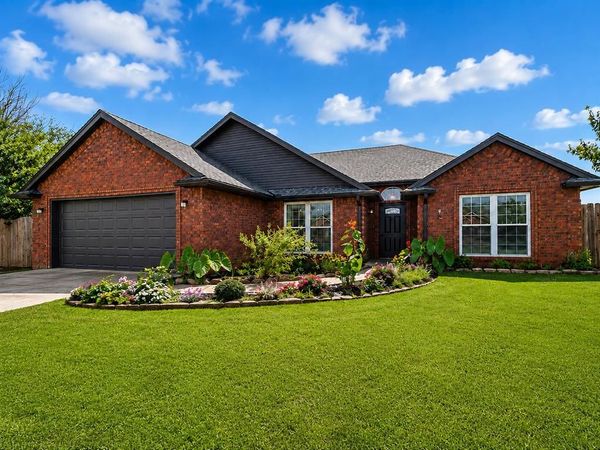 39 NE Deerfield Drive, Elgin, OK 73538