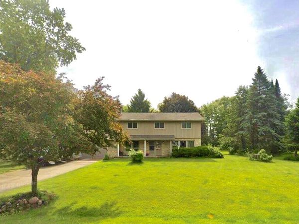 W360N7532 Thomas DRIVE, Oconomowoc, WI 53066
