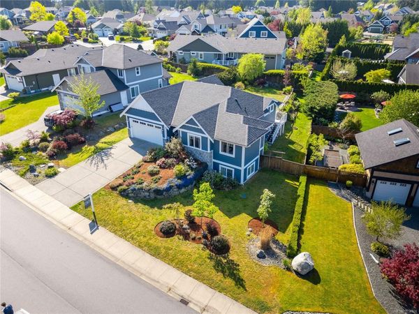 880 Pratt Rd, Mill Bay, BC V8H 1H6