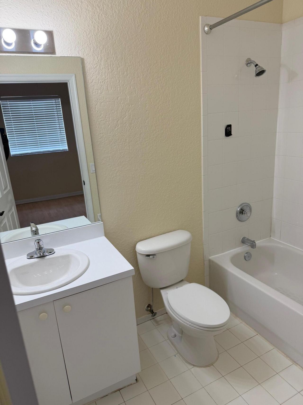 8839 S Isles Circle, Tamarac, FL 33321 Photo
