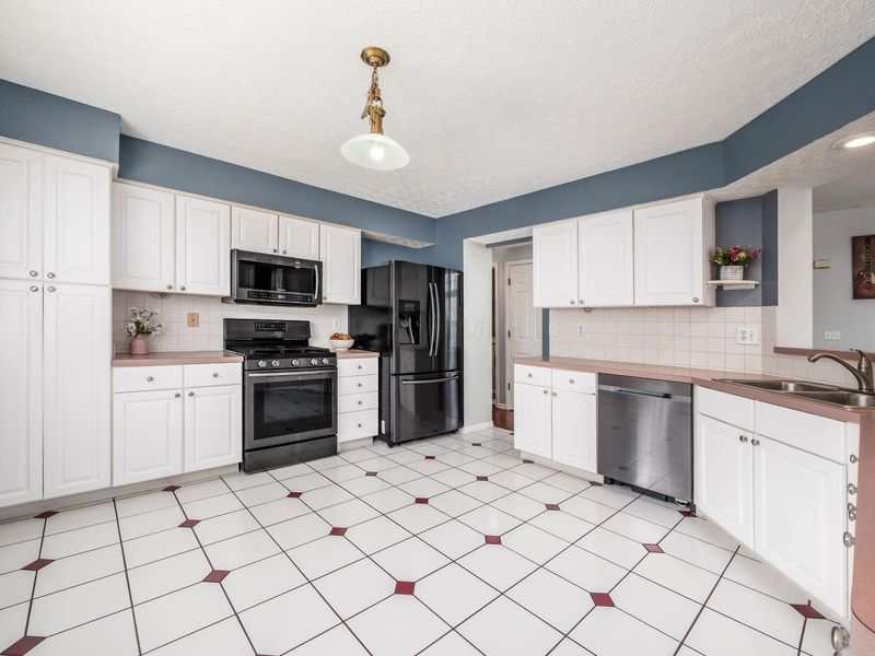1004 Featherstone Court, Galloway, OH 43119 Photo 14