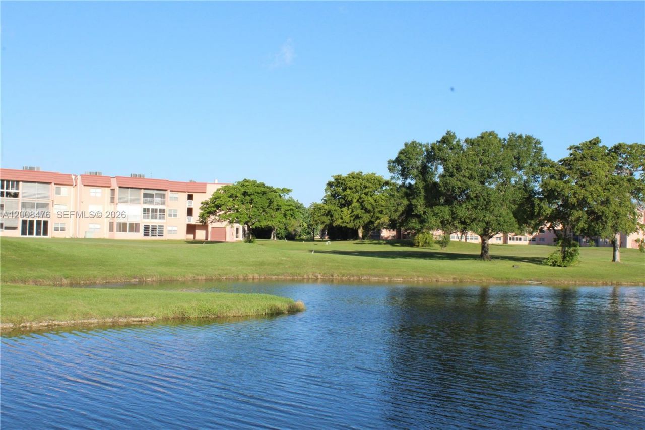 9480 Sunrise Lakes Blvd, Unit 204, Sunrise, FL 33322 Photo