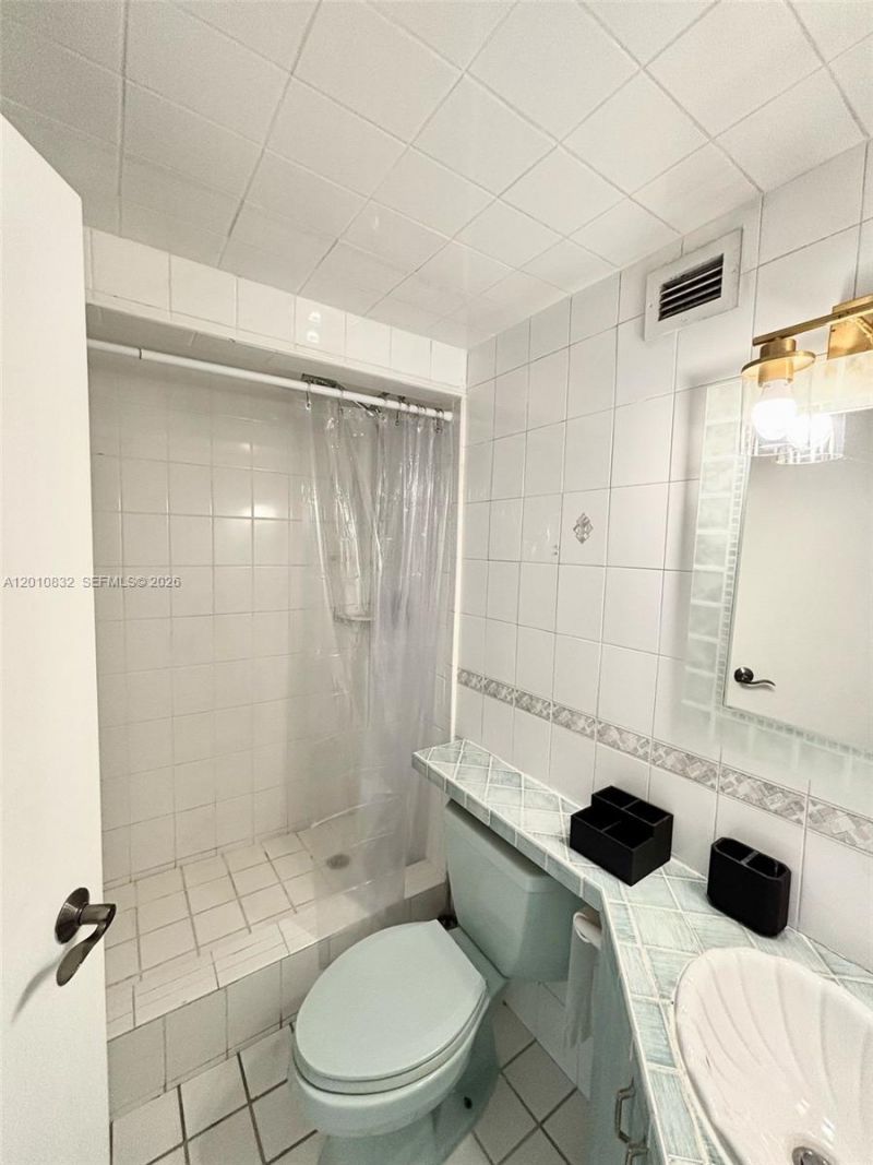905 Brickell Bay Dr , Unit 1824, Miami, FL 33131 Photo
