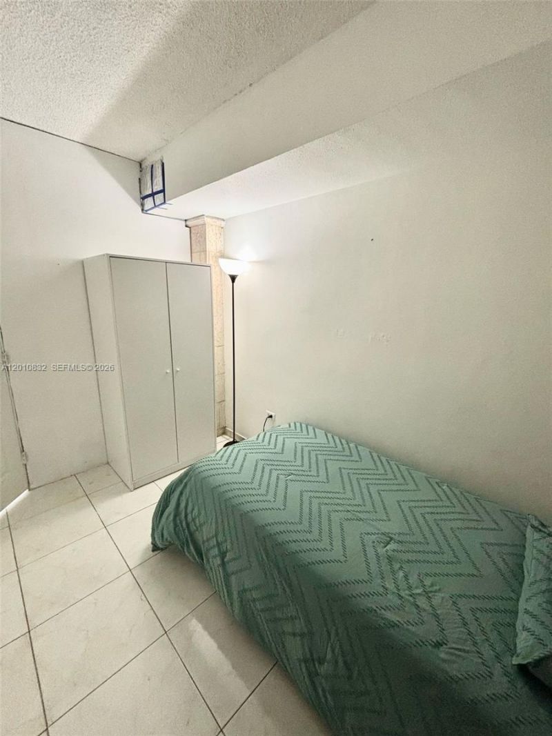 905 Brickell Bay Dr , Unit 1824, Miami, FL 33131 Photo