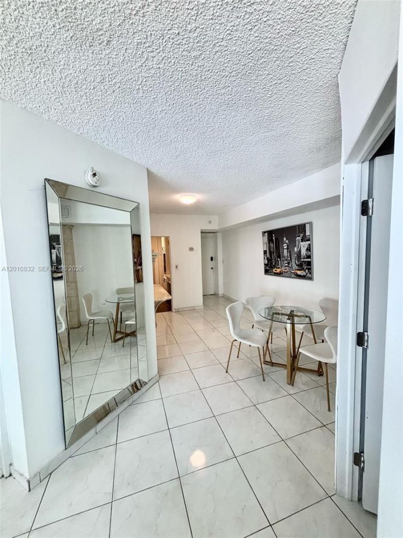 905 Brickell Bay Dr , Unit 1824, Miami, FL 33131 Photo