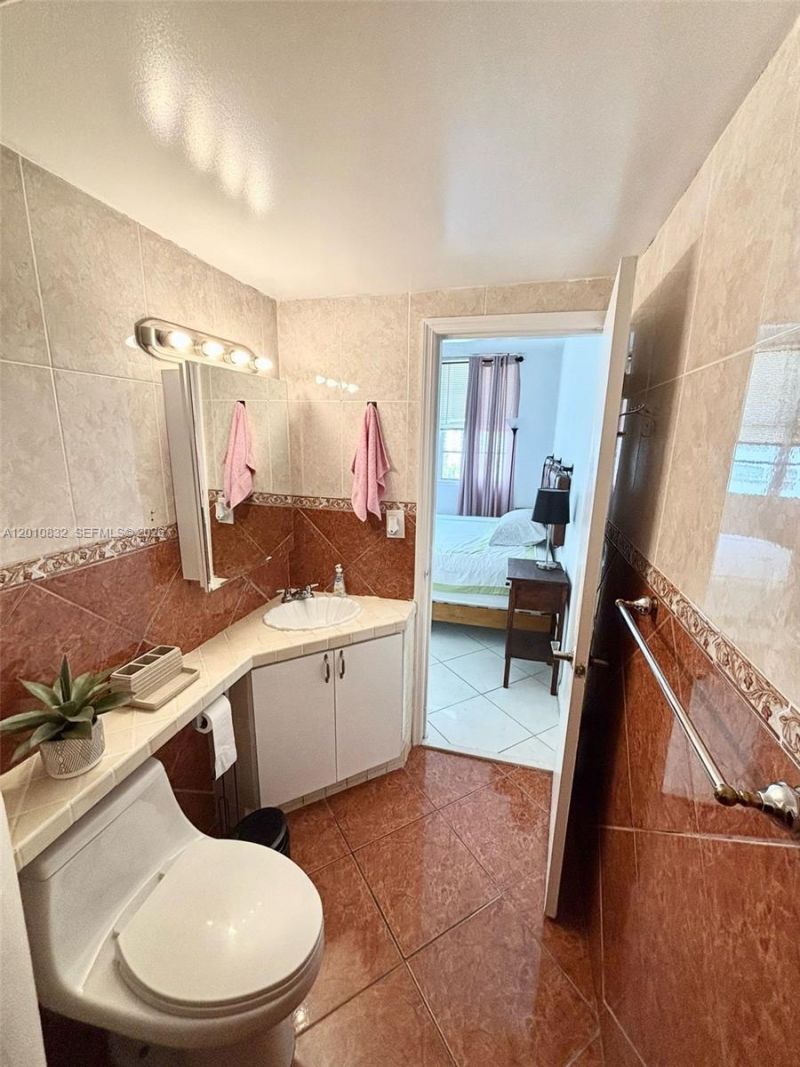 905 Brickell Bay Dr , Unit 1824, Miami, FL 33131 Photo