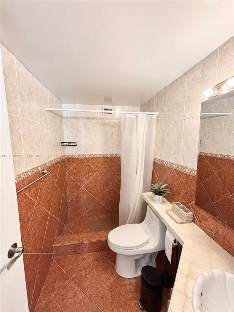 905 Brickell Bay Dr , Unit 1824, Miami, FL 33131 Photo