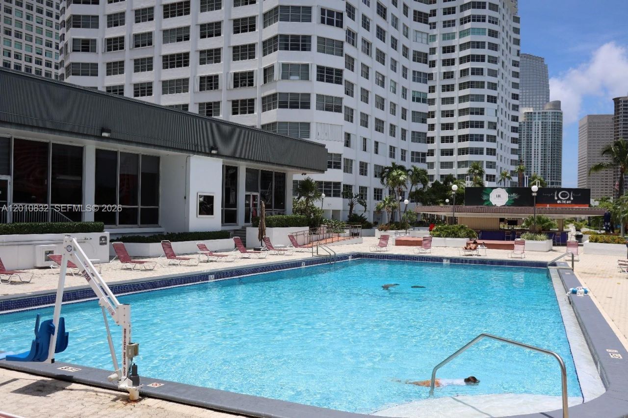 905 Brickell Bay Dr , Unit 1824, Miami, FL 33131 Photo