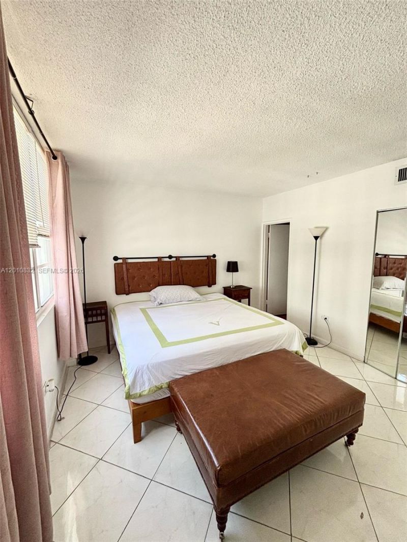 905 Brickell Bay Dr , Unit 1824, Miami, FL 33131 Photo