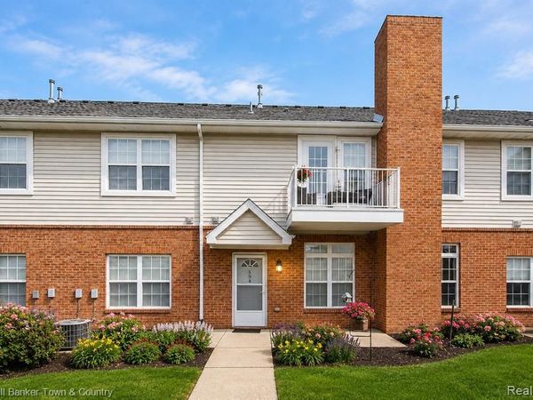 594 Olde English Circle, Howell Twp, MI 48855