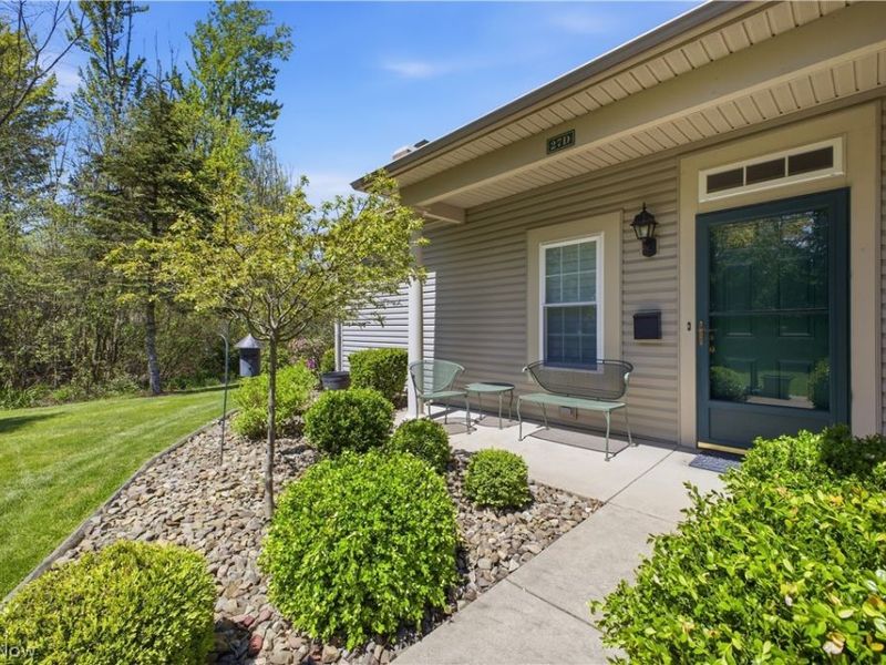 27 D Hunters Woods Drive, Canfield, OH 44406 Photo 2