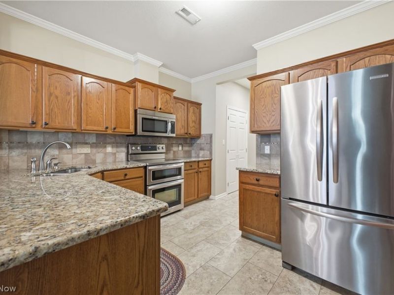 27 D Hunters Woods Drive, Canfield, OH 44406 Photo 3