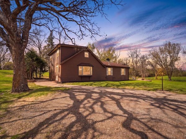 21898 52nd Street NE, New London, MN 56273