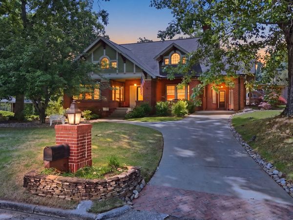 760 E Tugalo Street, Toccoa, GA 30577