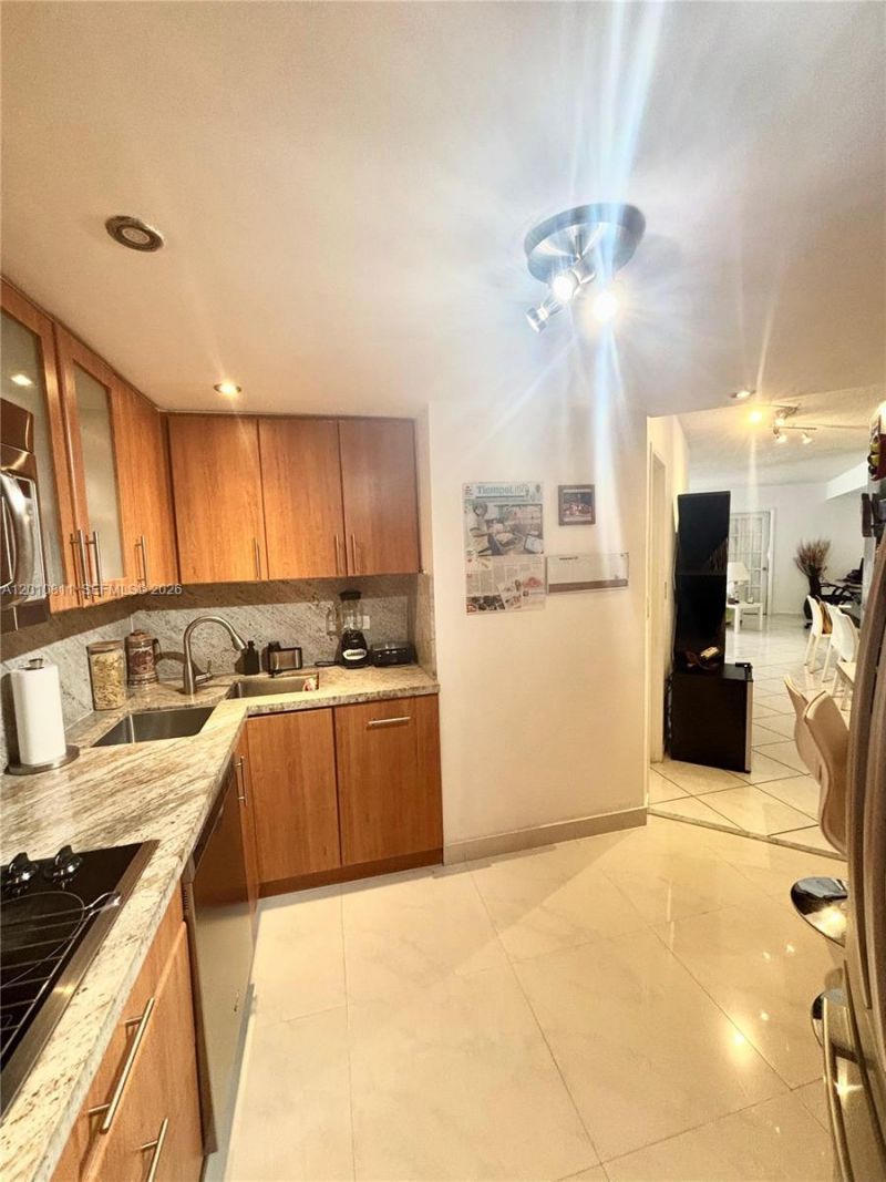 999 Brickell Bay Dr , Unit 1905, Miami, FL 33131 Photo