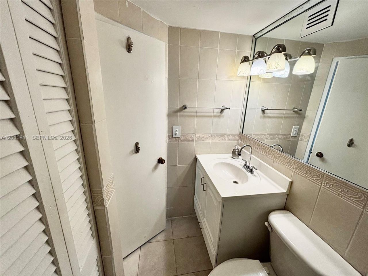 999 Brickell Bay Dr , Unit 1905, Miami, FL 33131 Photo