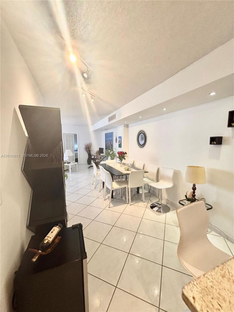 999 Brickell Bay Dr , Unit 1905, Miami, FL 33131 Photo