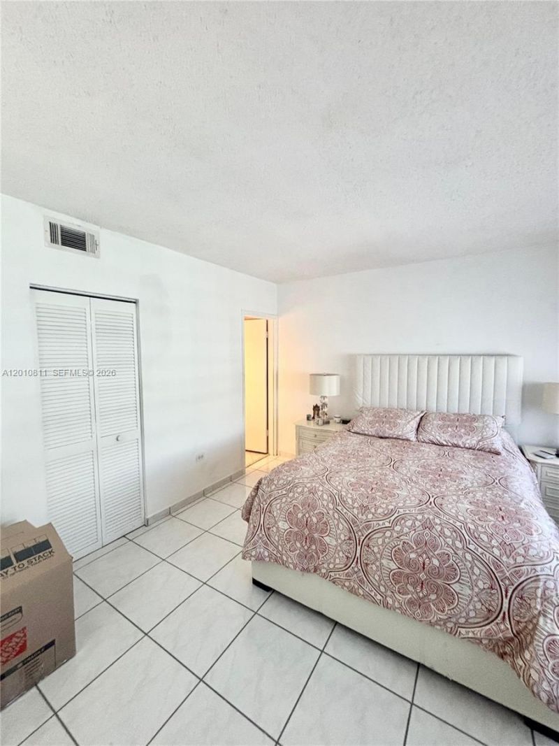 999 Brickell Bay Dr , Unit 1905, Miami, FL 33131 Photo