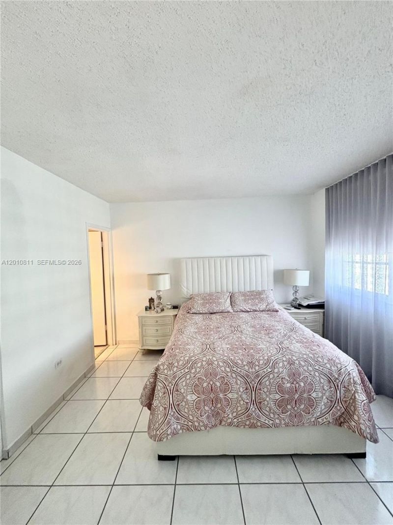 999 Brickell Bay Dr , Unit 1905, Miami, FL 33131 Photo