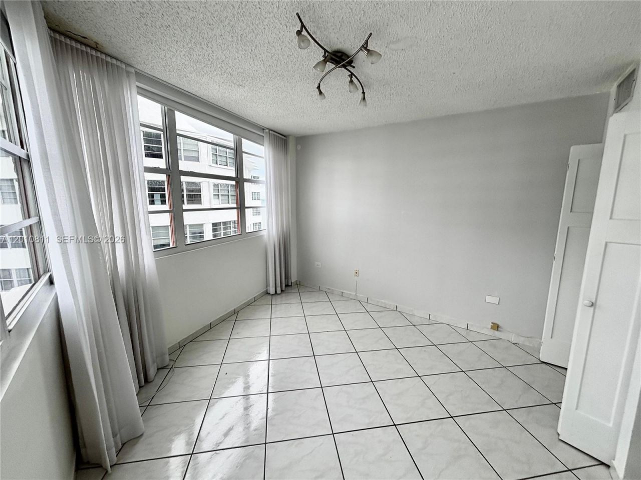 999 Brickell Bay Dr , Unit 1905, Miami, FL 33131 Photo