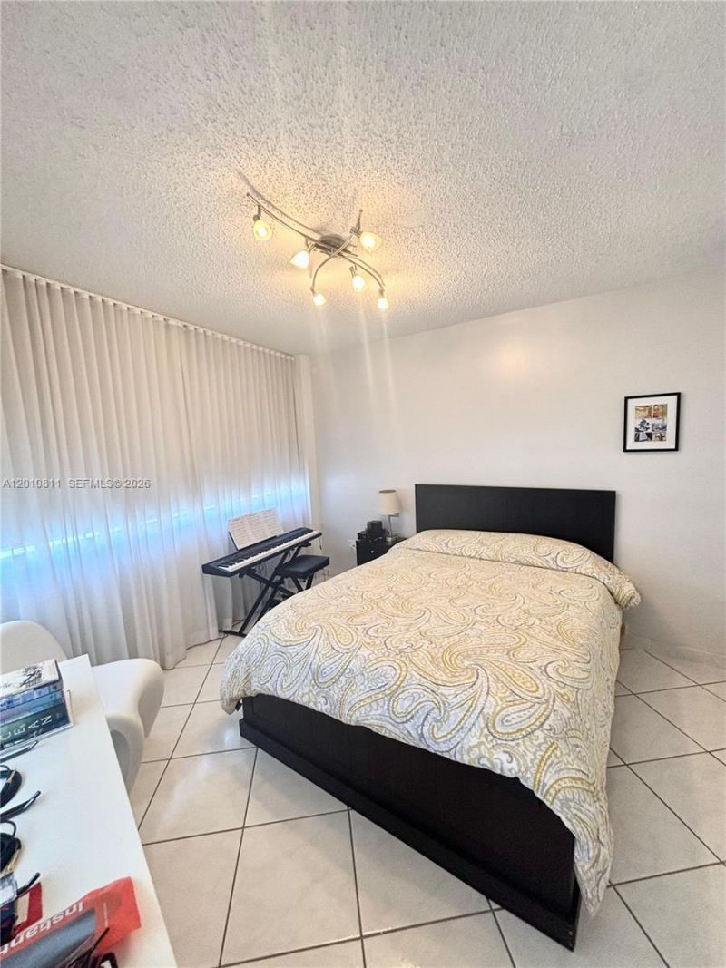 999 Brickell Bay Dr , Unit 1905, Miami, FL 33131 Photo