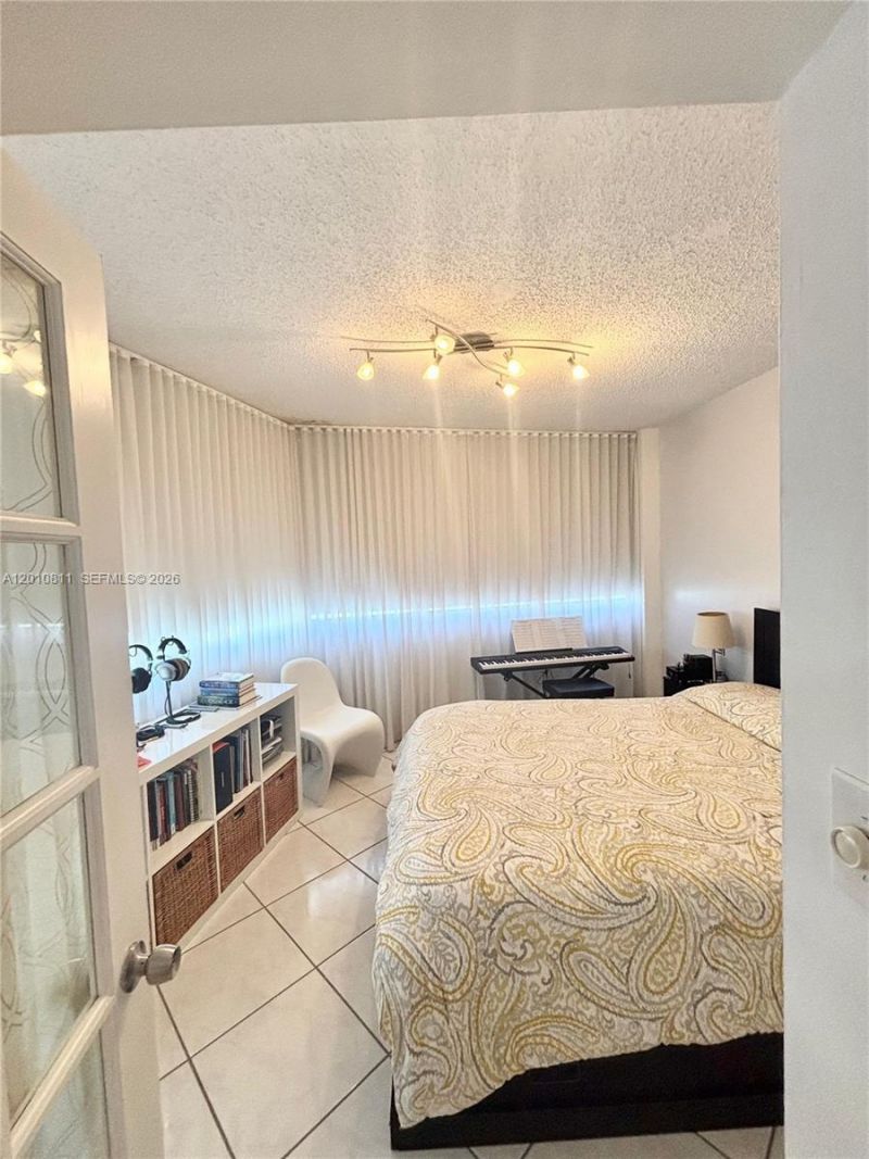 999 Brickell Bay Dr , Unit 1905, Miami, FL 33131 Photo